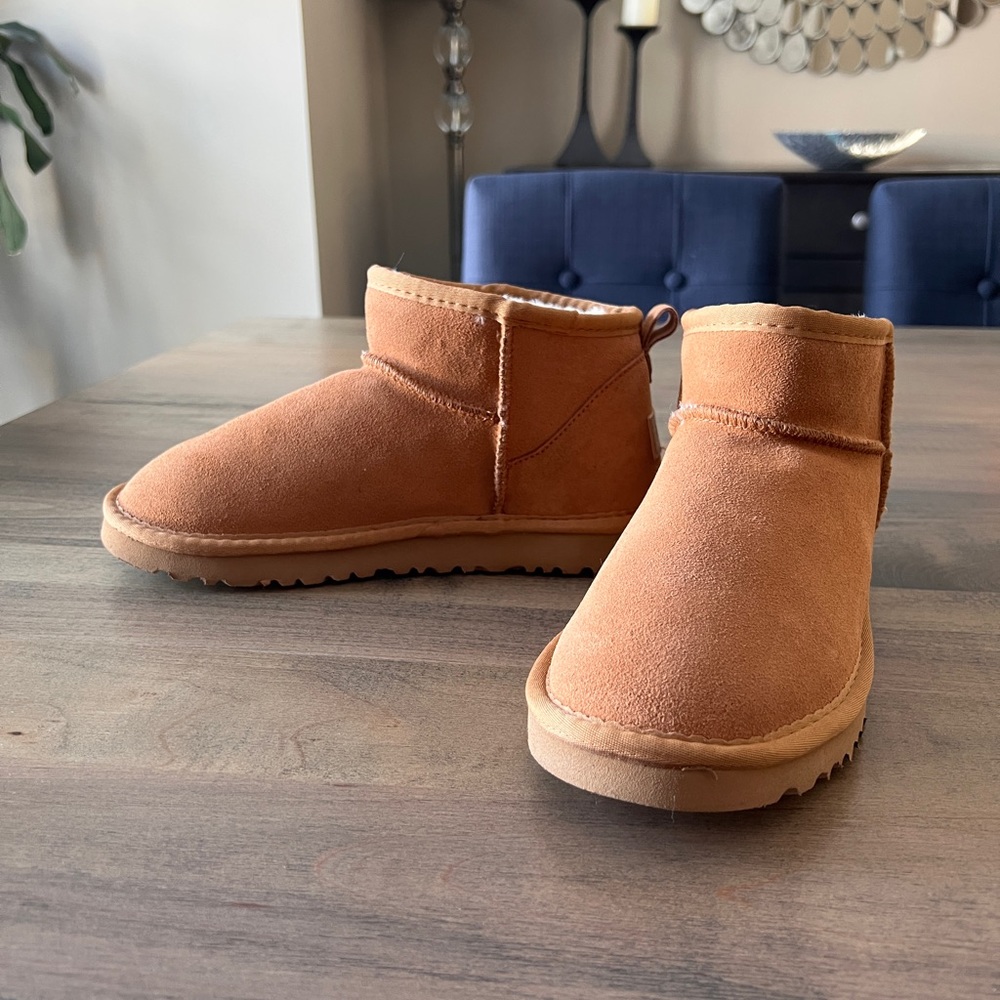 Ultra mini UGG- women’s 8